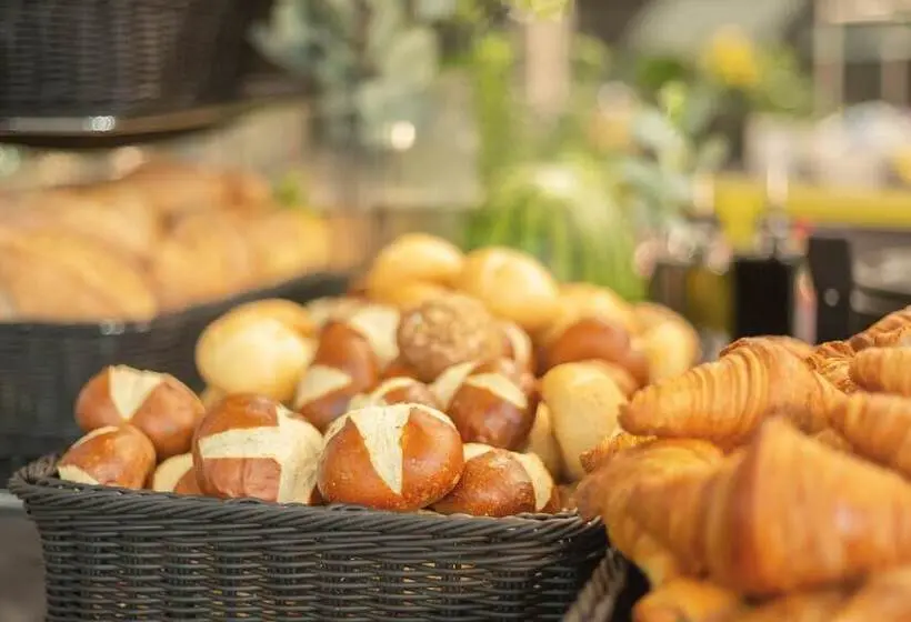 ホテル Holiday Inn   The Niu, Seven Dusseldorf Ost, An Ihg