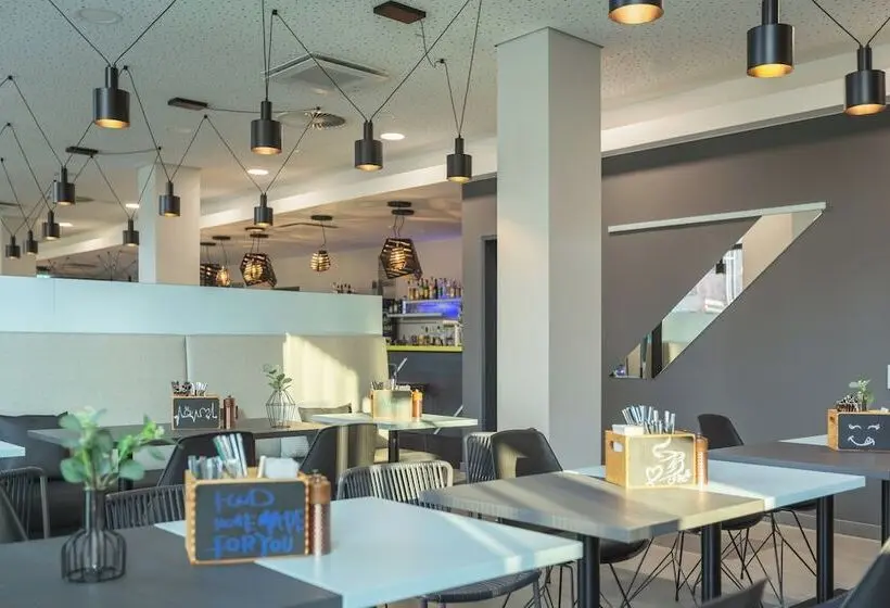 ホテル Holiday Inn   The Niu, Seven Dusseldorf Ost, An Ihg