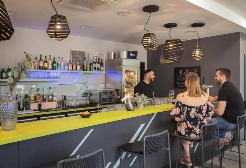 ホテル Holiday Inn   The Niu, Seven Dusseldorf Ost, An Ihg