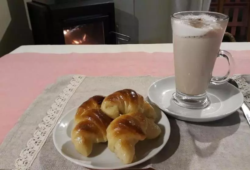 ペンション La Rosadita Restotur