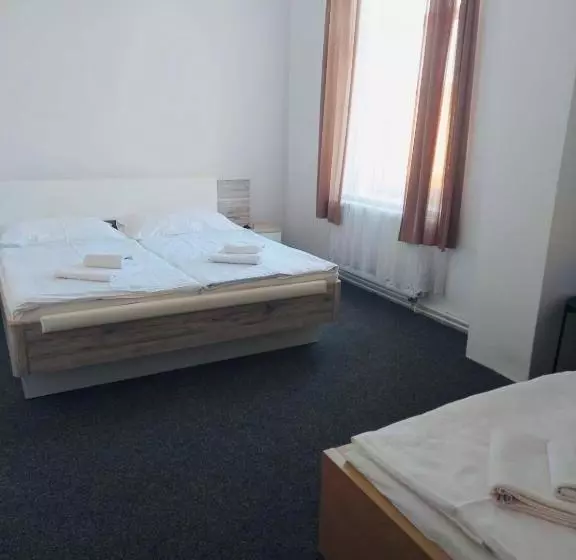 ペンション Pivovar Malý Janek   Restaurace, Penzion A Stany