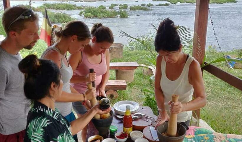 فندق صغير Don Som Riverside Guesthouse