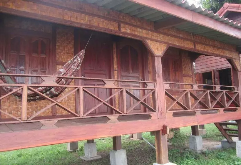 Retkeilymaja Don Som Riverside Guesthouse