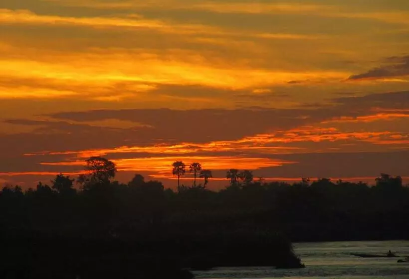 Retkeilymaja Don Som Riverside Guesthouse