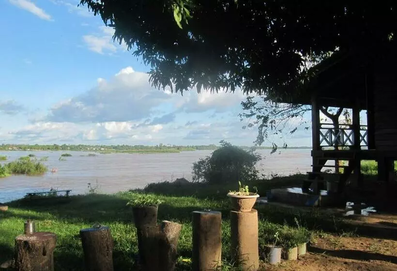 Retkeilymaja Don Som Riverside Guesthouse