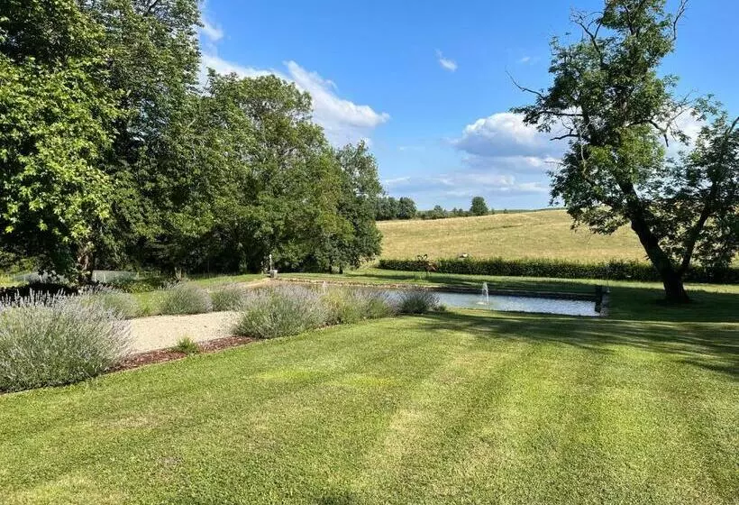 Aamiaismajoitus (B&B) Chateau Carbonneau