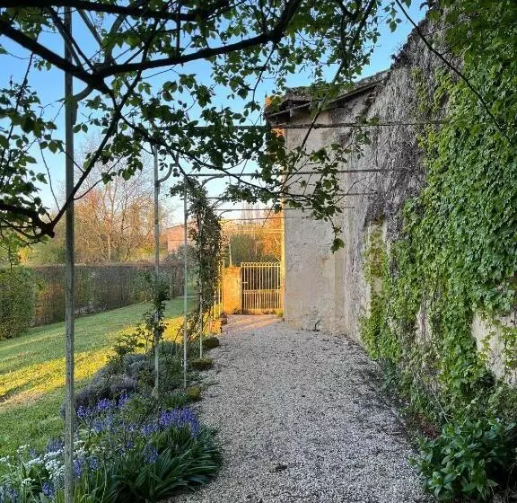 Aamiaismajoitus (B&B) Chateau Carbonneau