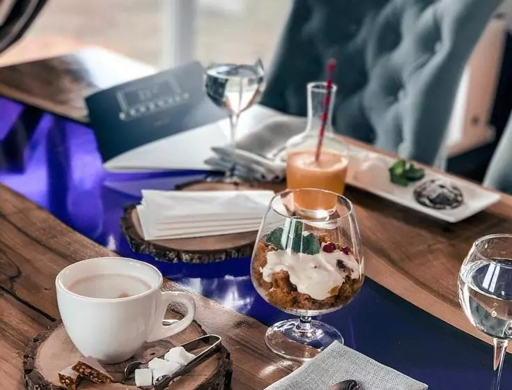 Foton Hotel & Restaurant