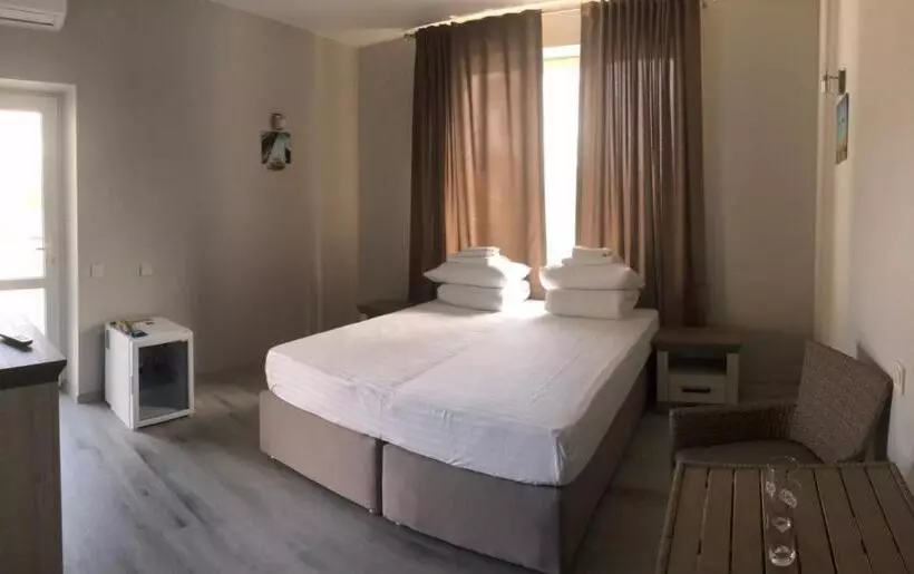 Foton Hotel & Restaurant