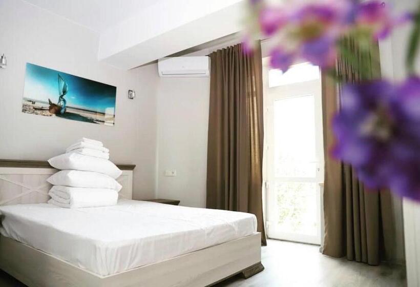 Foton Hotel & Restaurant