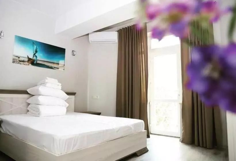 Foton Hotel & Restaurant