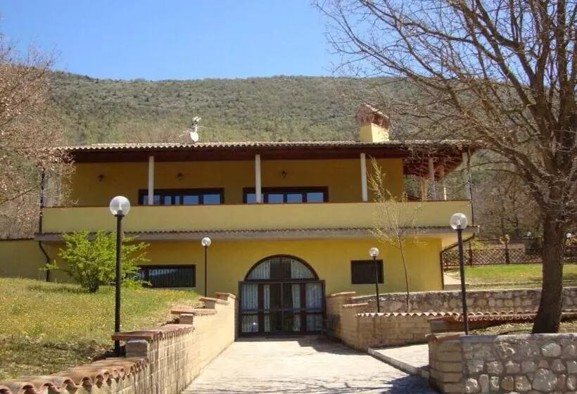 ホテル Agriturismo Centuria