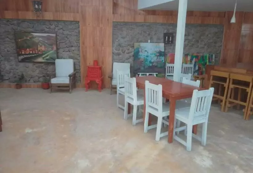 ホテル Alojamientos Támpur