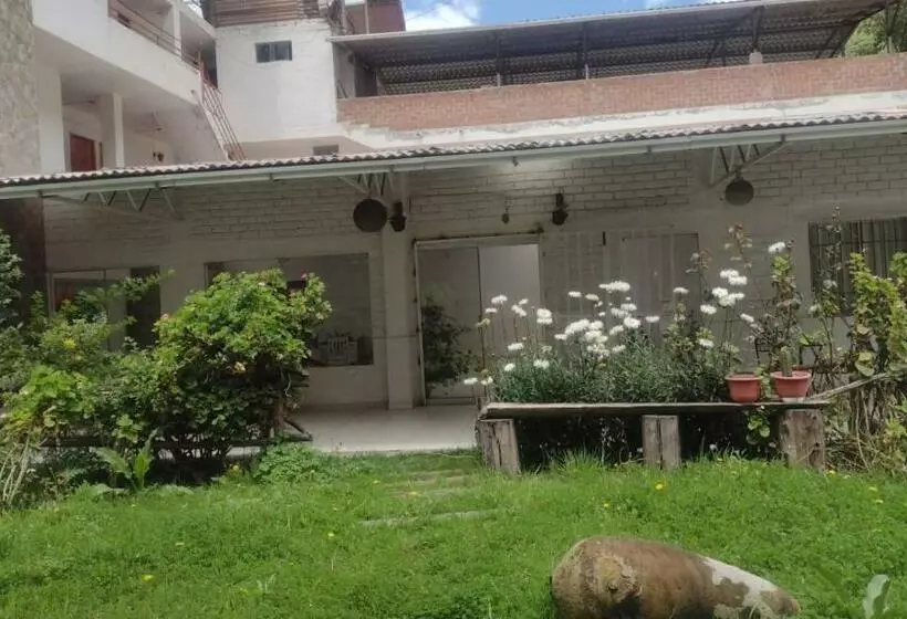 ホテル Alojamientos Támpur