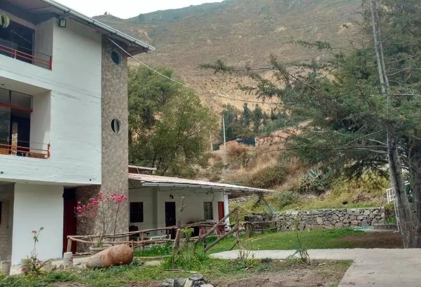 ホテル Alojamientos Támpur