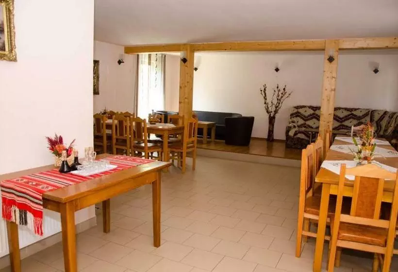 هتل Casa Ursului