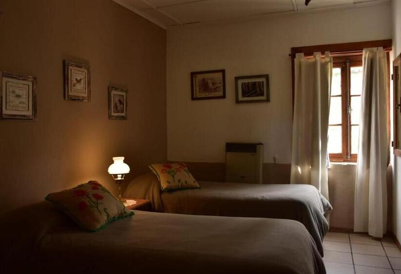 فندق Estancia La Angostura