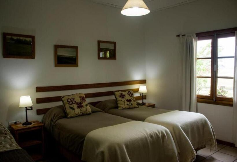 فندق Estancia La Angostura