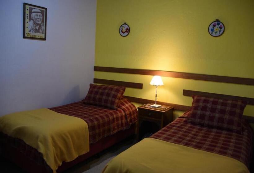 فندق Estancia La Angostura