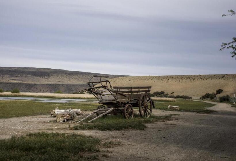 فندق Estancia La Angostura