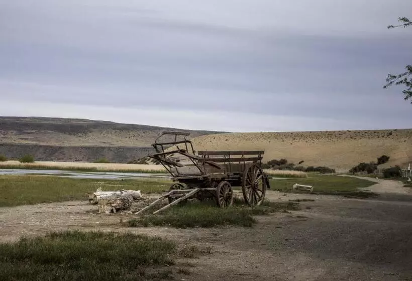 ホテル Estancia La Angostura