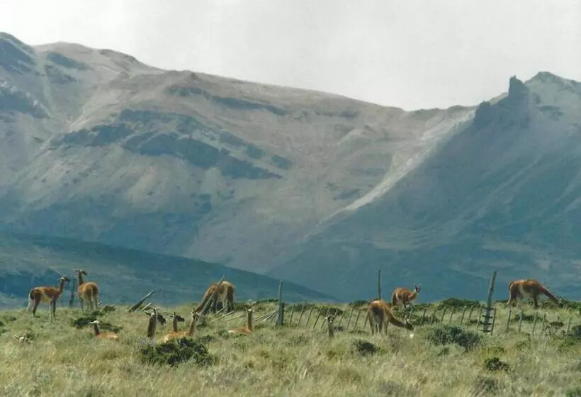 ホテル Estancia La Angostura