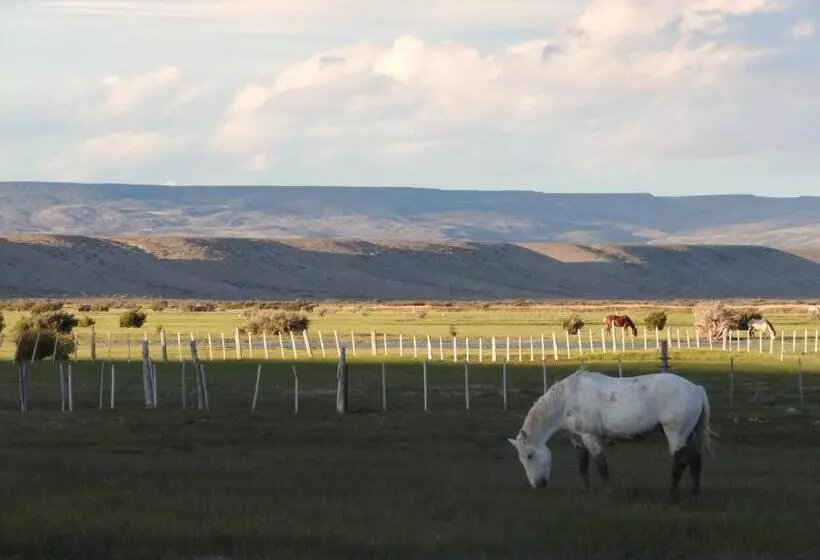 ホテル Estancia La Angostura