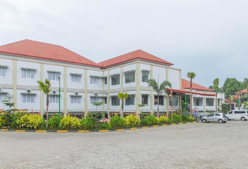 Hotel Reddoorz Plus Near Jatinangor Town Square 2