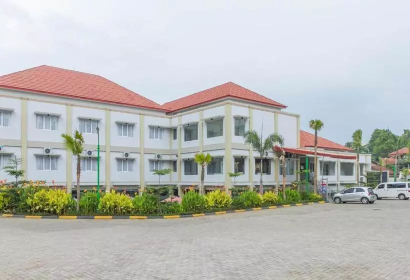 ホテル Reddoorz Plus Near Jatinangor Town Square 2