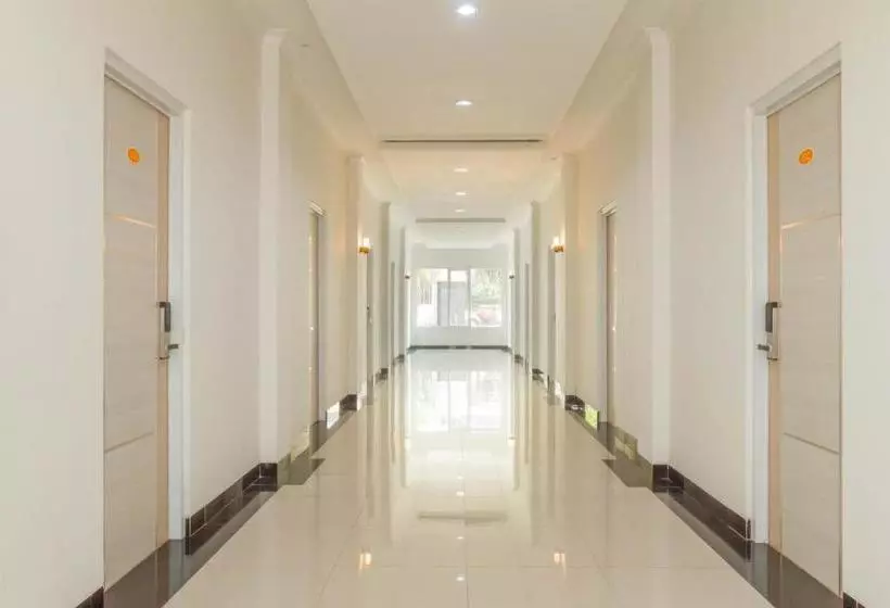 ホテル Reddoorz Plus Near Jatinangor Town Square 2