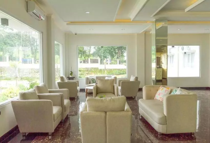 ホテル Reddoorz Plus Near Jatinangor Town Square 2