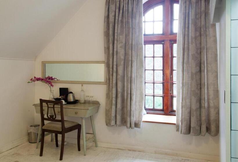 بنسيون The Manor House