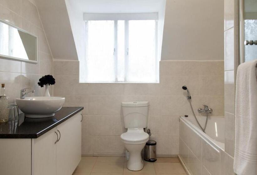 بنسيون The Manor House