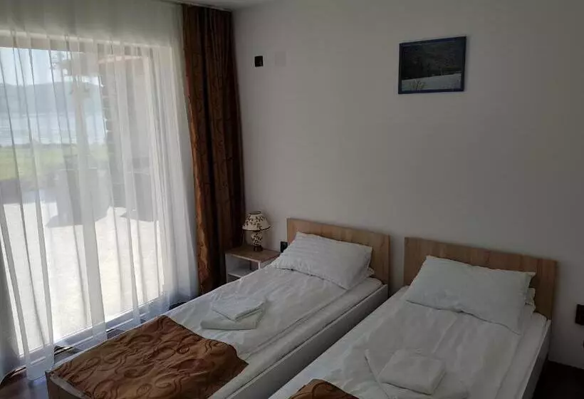 Clisura Dunarii   Pensiunea Casa Creta