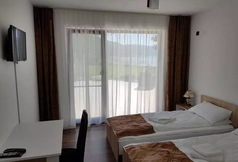 Clisura Dunarii   Pensiunea Casa Creta