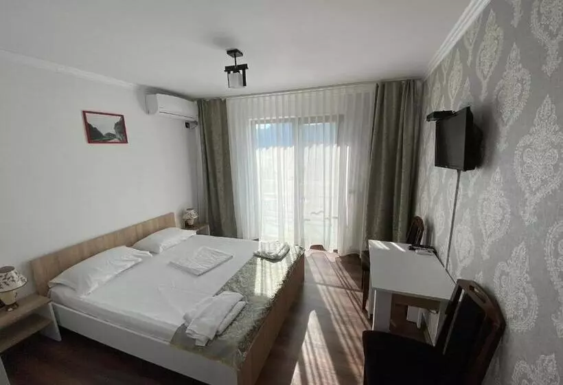 Clisura Dunarii   Pensiunea Casa Creta