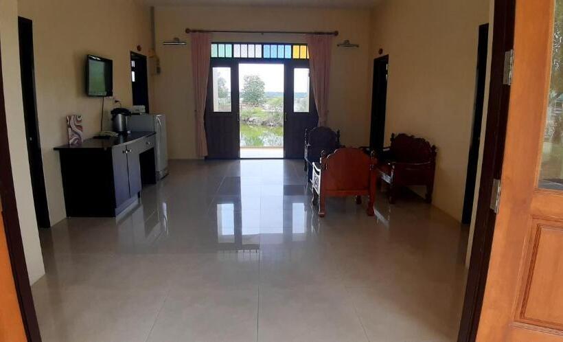 酒店 Baan Talay See Cream Resort