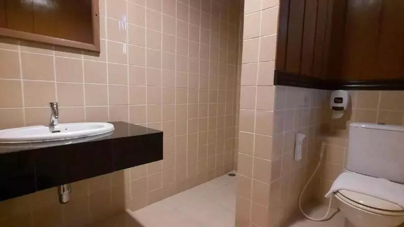 هتل Baan Talay See Cream Resort