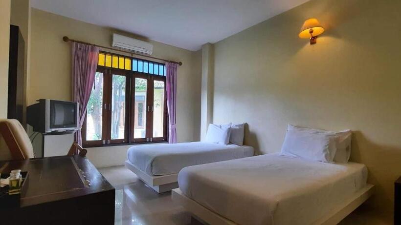 酒店 Baan Talay See Cream Resort