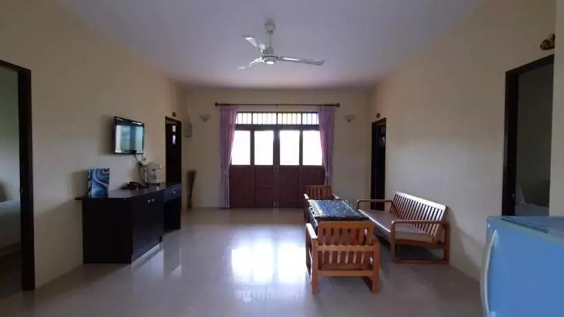 هتل Baan Talay See Cream Resort