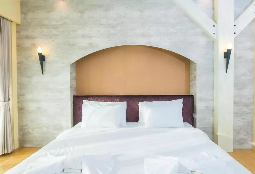 هتل Baan Talay See Cream Resort