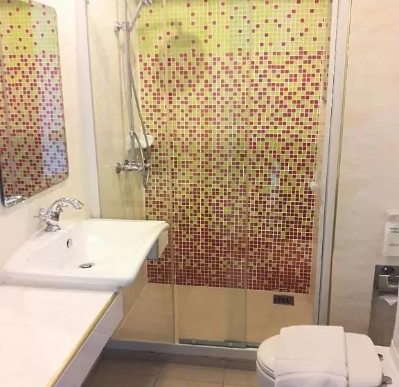 هتل Baan Talay See Cream Resort