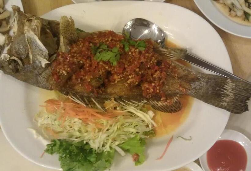 酒店 Baan Talay See Cream Resort