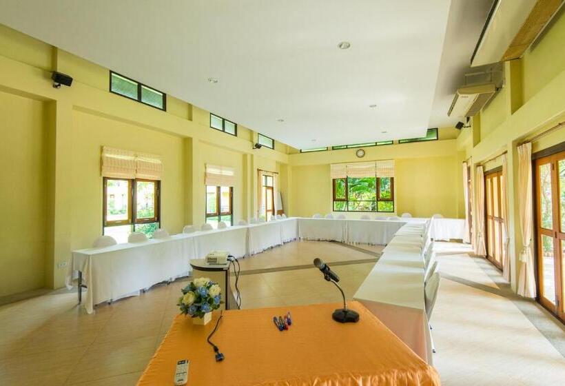 酒店 Baan Talay See Cream Resort