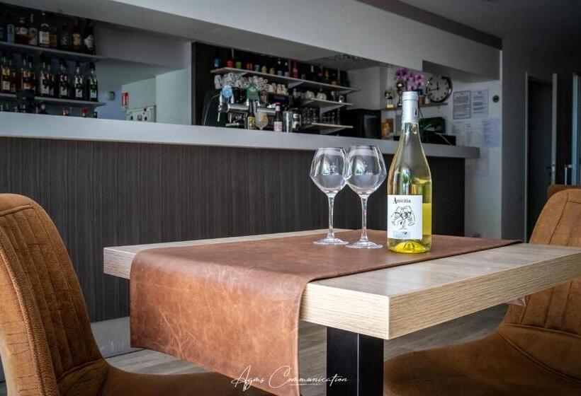 فندق Logis Du Champ De Mars