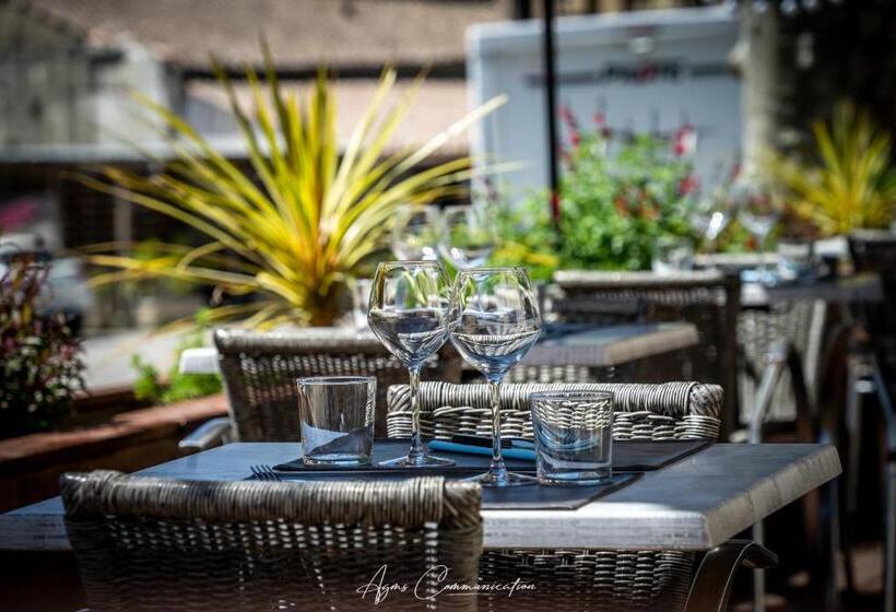 فندق Logis Du Champ De Mars