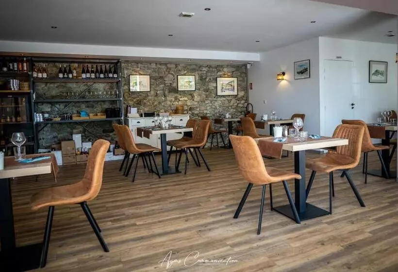 Hotelli Logis Du Champ De Mars