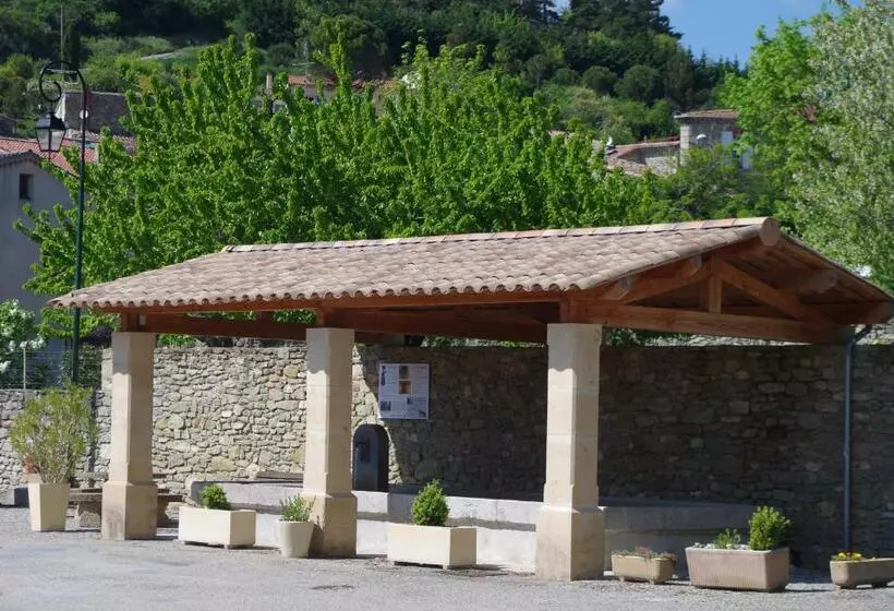 Hotelli Logis Du Champ De Mars