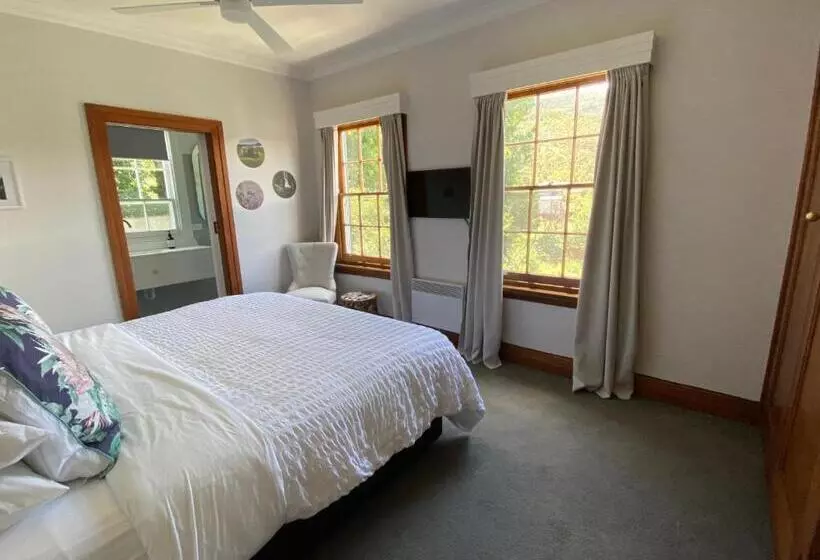 Majatalo Explorers Lodge