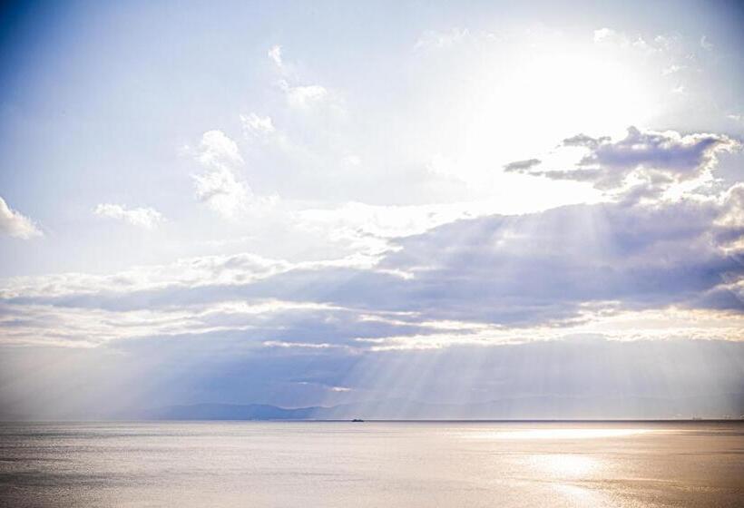 ريوكان Sakurajima Seaside